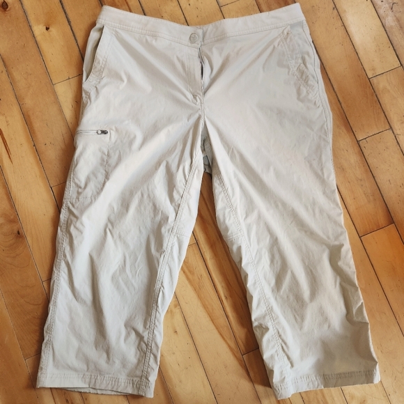 L.L. Bean Capris Sz 16 - Picture 1 of 4